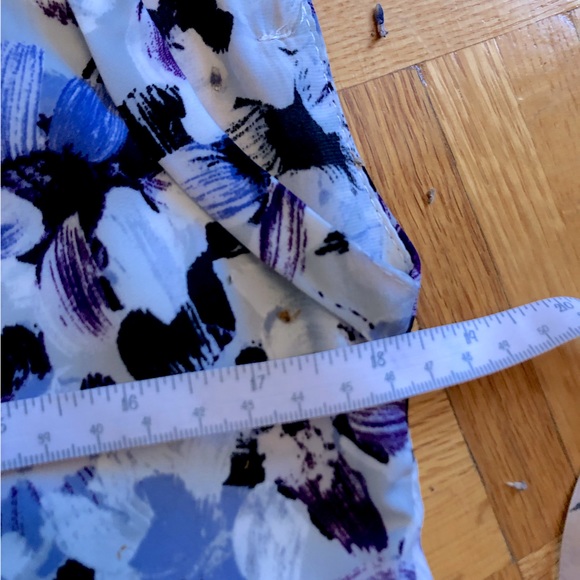 Beautiful purple Dynamite floral blouse with front zipper 🌸 - Picture 5 of 9